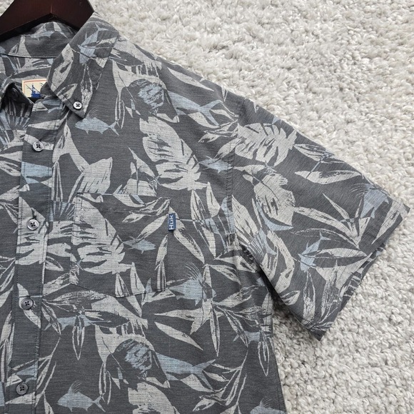 Huk Shirt Mens Medium Gray Button Up Short Sleeve Performance Fishing Outdoors - Picture 4 of 13